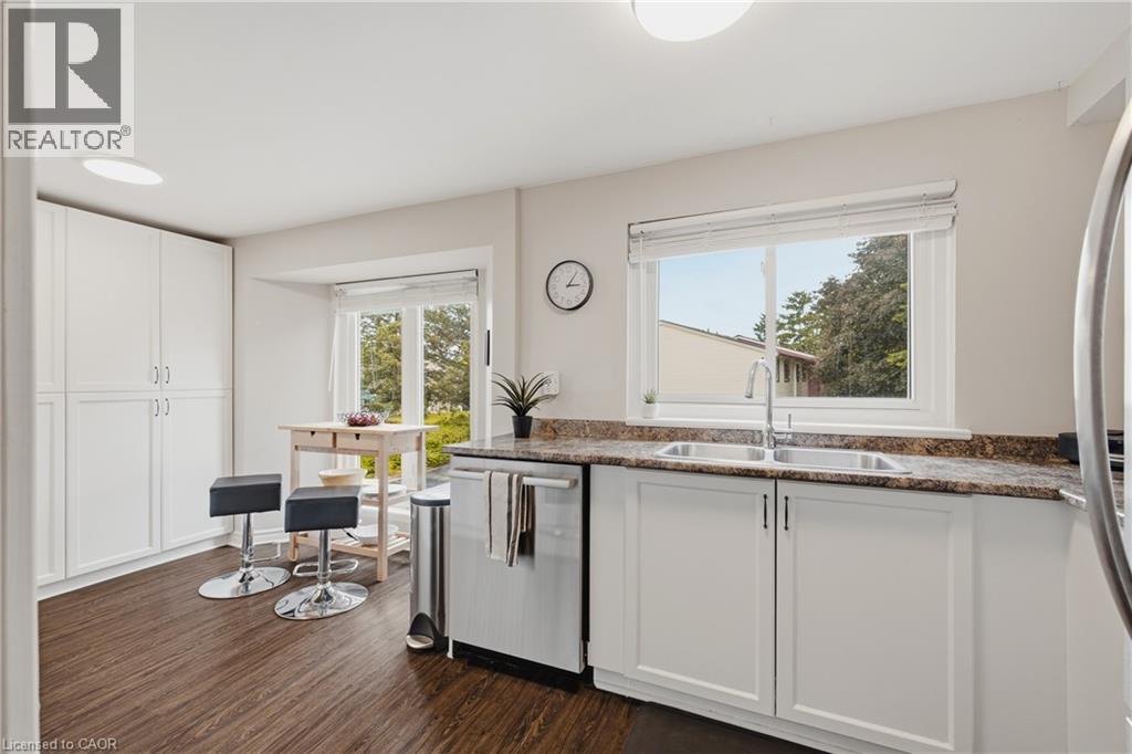 #4 2 WORTON Avenue - 13