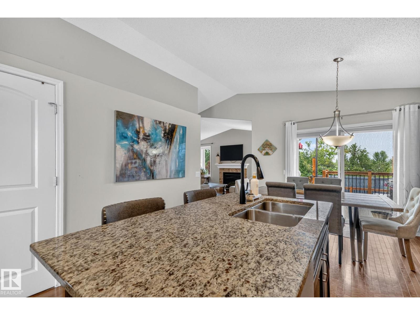5204 159 AV NW — photo 12