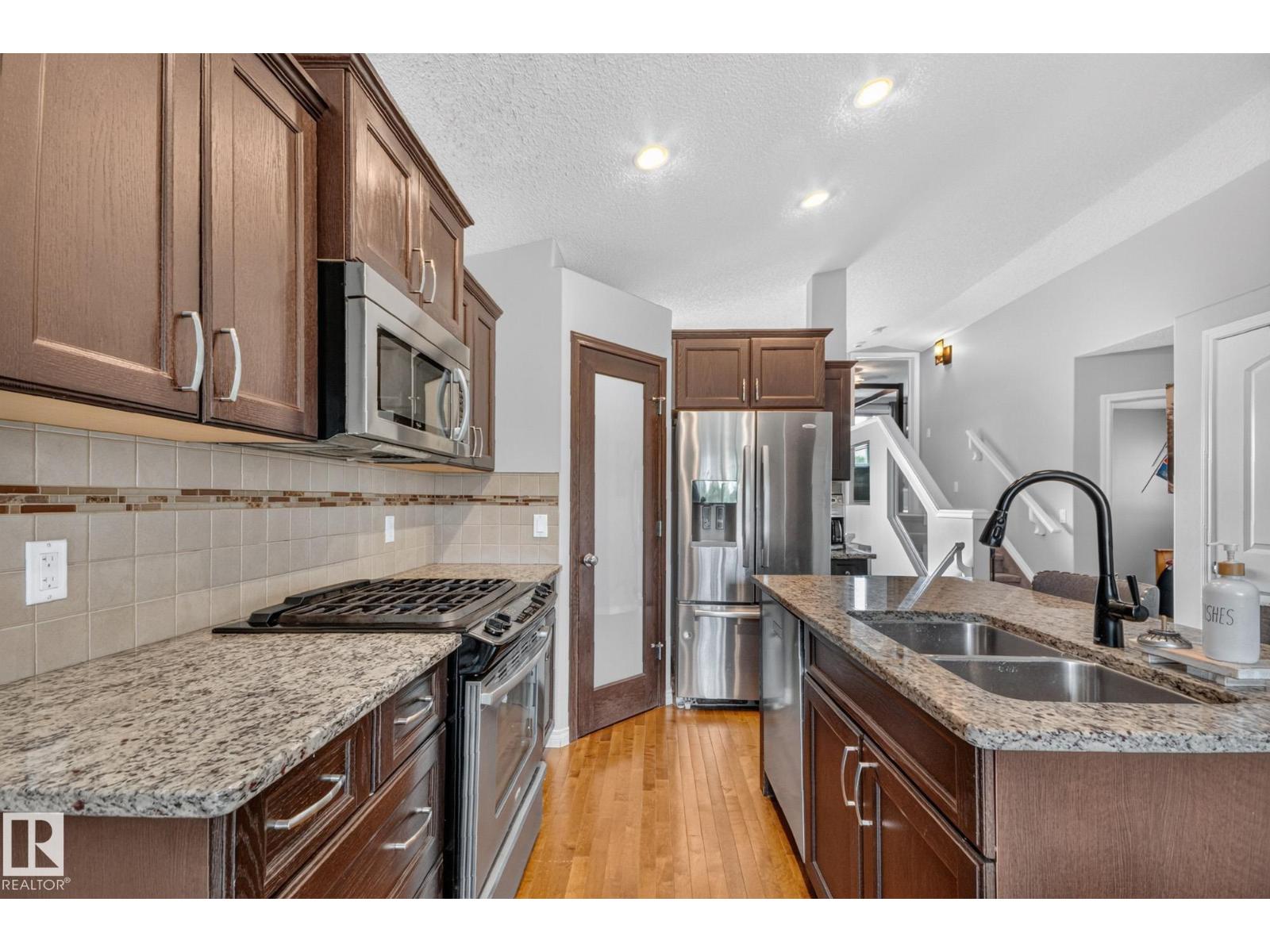 5204 159 AV NW — photo 10