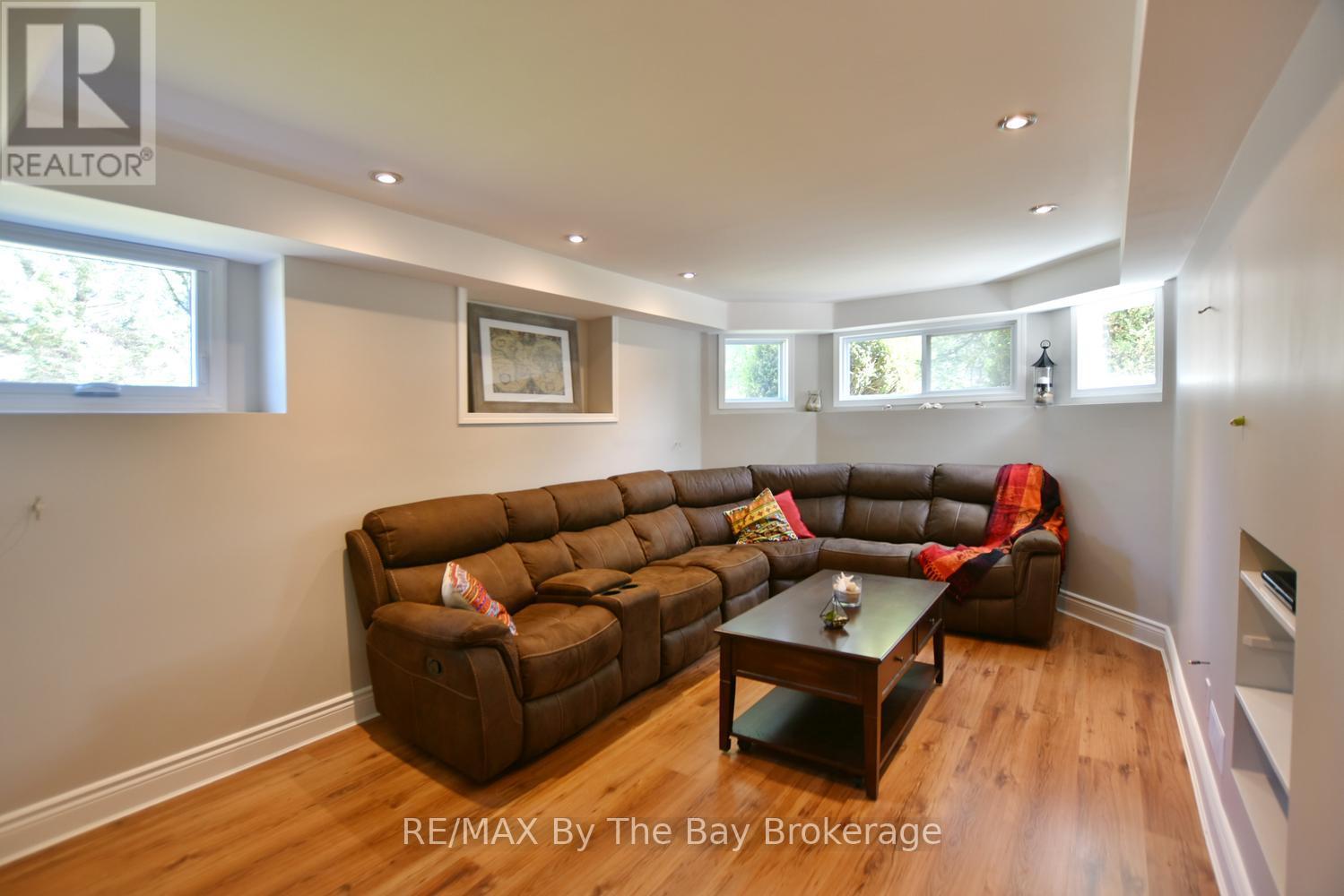 2 BIRCHMOUNT CIRCLE - 6