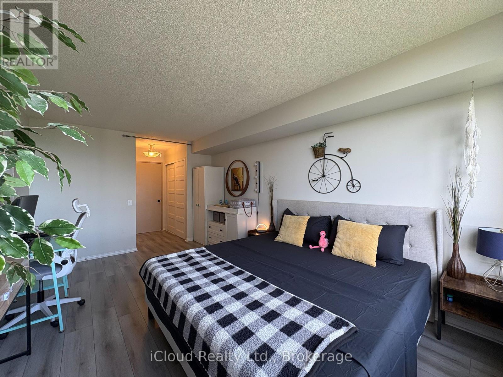 #710 91 TOWNSGATE DRIVE - 14