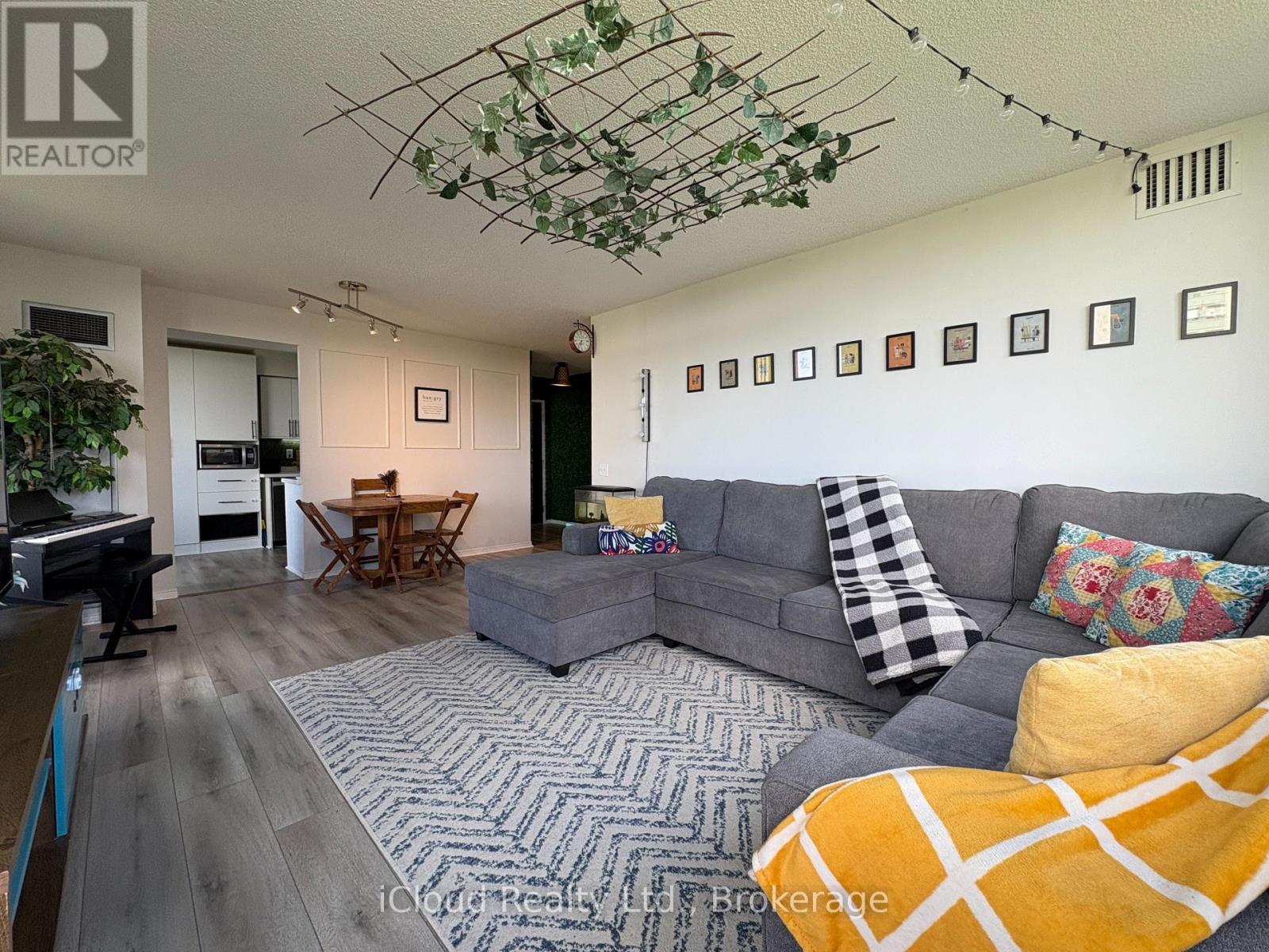 #710 91 TOWNSGATE DRIVE - 6