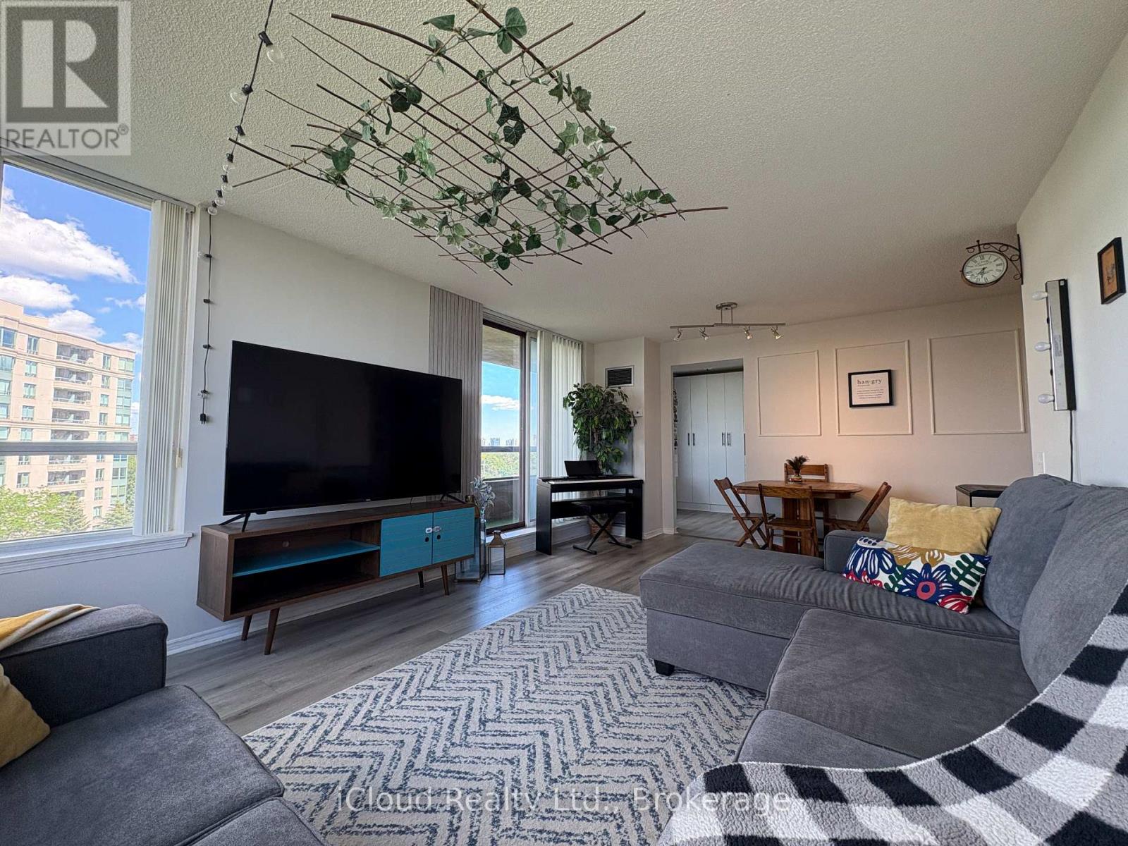 #710 91 TOWNSGATE DRIVE - 7