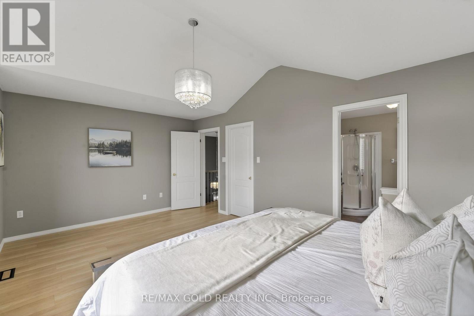 24 MURRAY COURT - 21