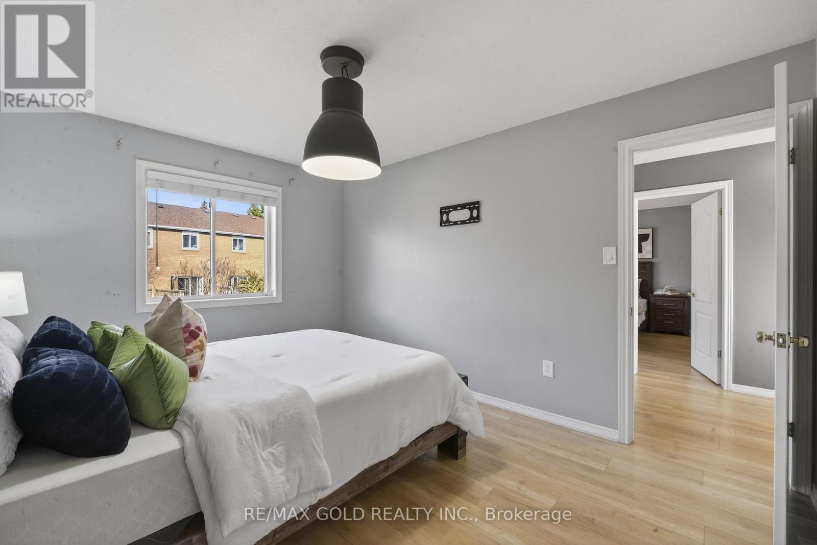 24 MURRAY COURT - 26