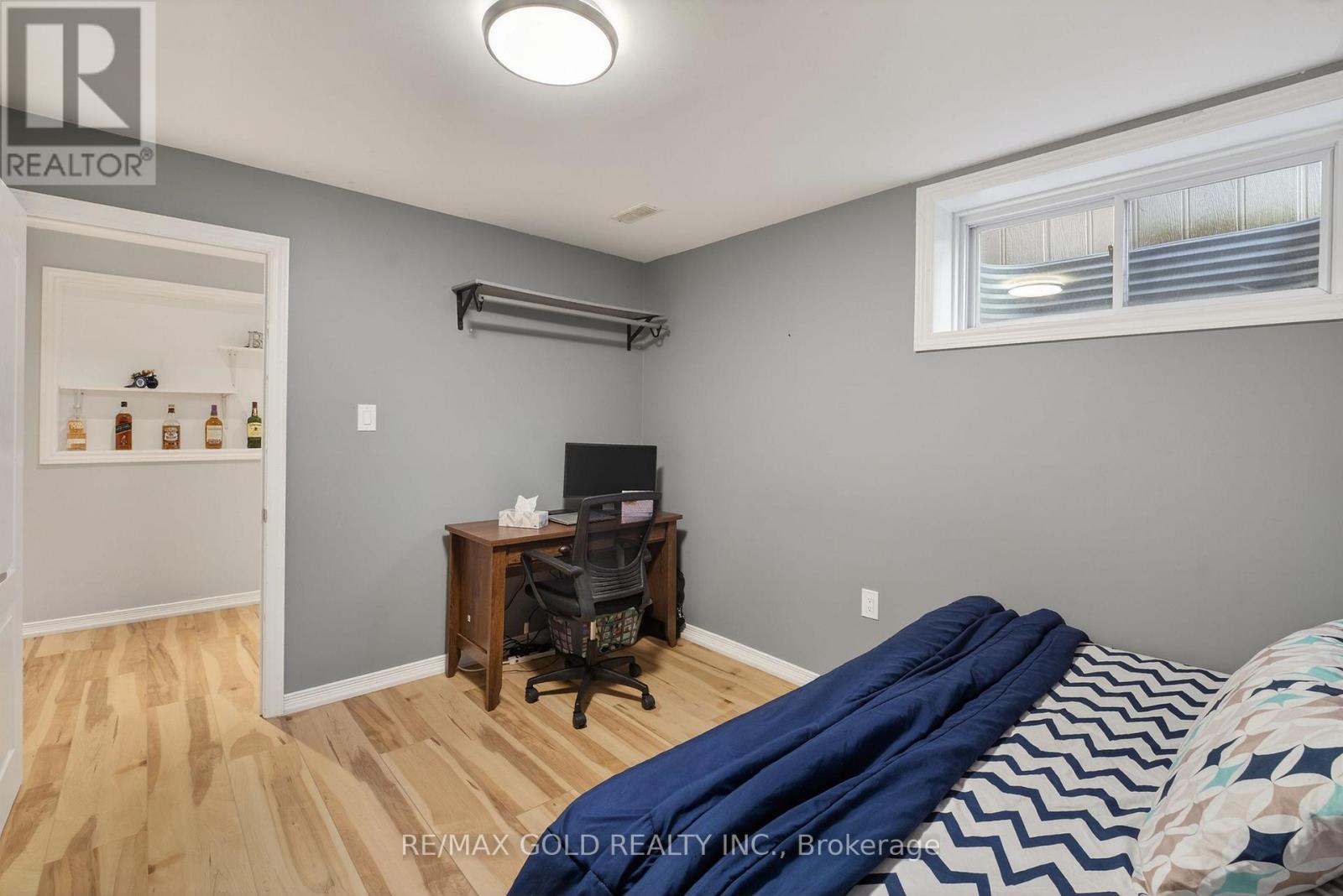 24 MURRAY COURT - 36