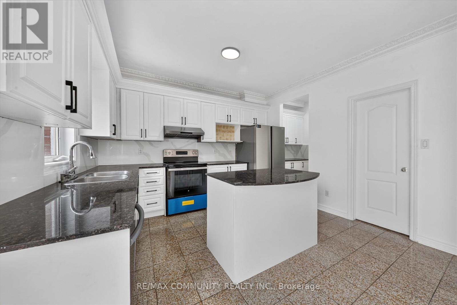 29 RIVER FOREST STREET W - 14