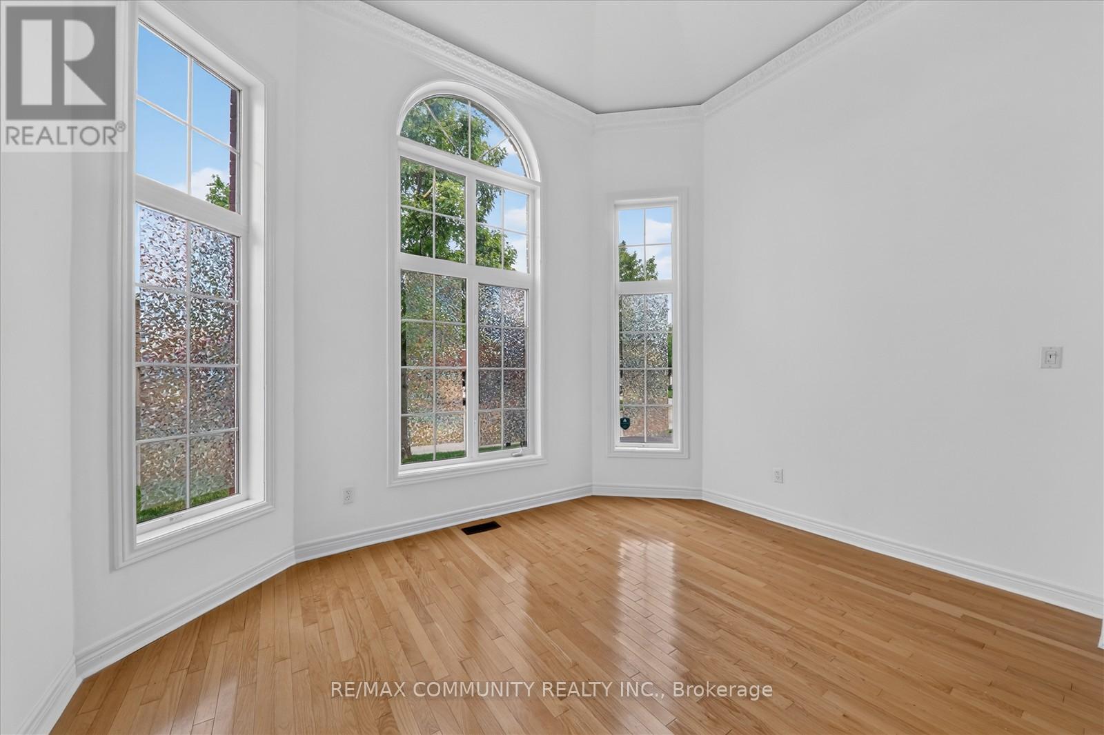 29 RIVER FOREST STREET W - 11