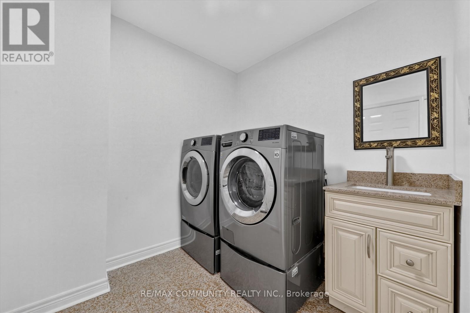 29 RIVER FOREST STREET W - 24