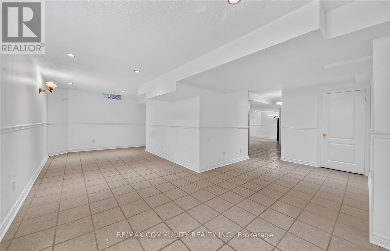29 RIVER FOREST STREET W - 47