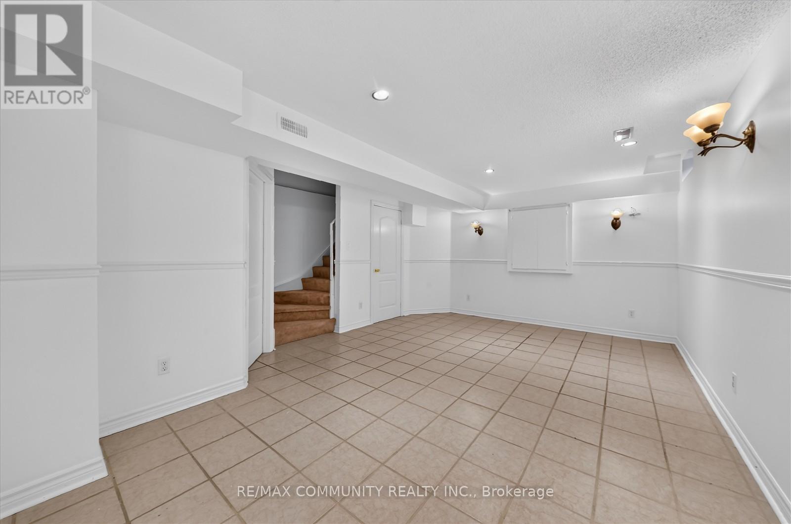 29 RIVER FOREST STREET W - 48