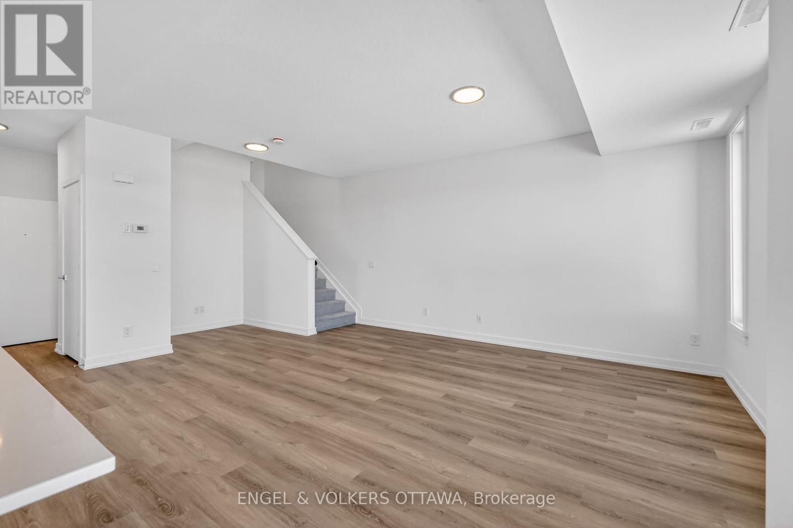 2 Bed, 3 Bath House for Rent in Ottawa – 110 STARDUST PRIVATE, Ottawa – MLS# X13498642 - Image 13