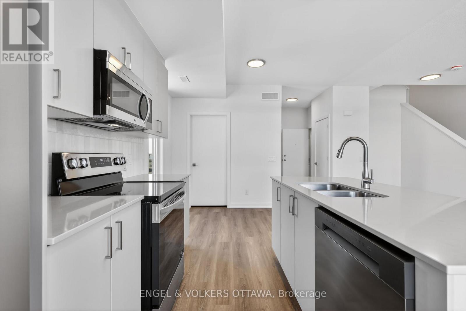 2 Bed, 3 Bath House for Rent in Ottawa – 110 STARDUST PRIVATE, Ottawa – MLS# X13498642 - Image 6