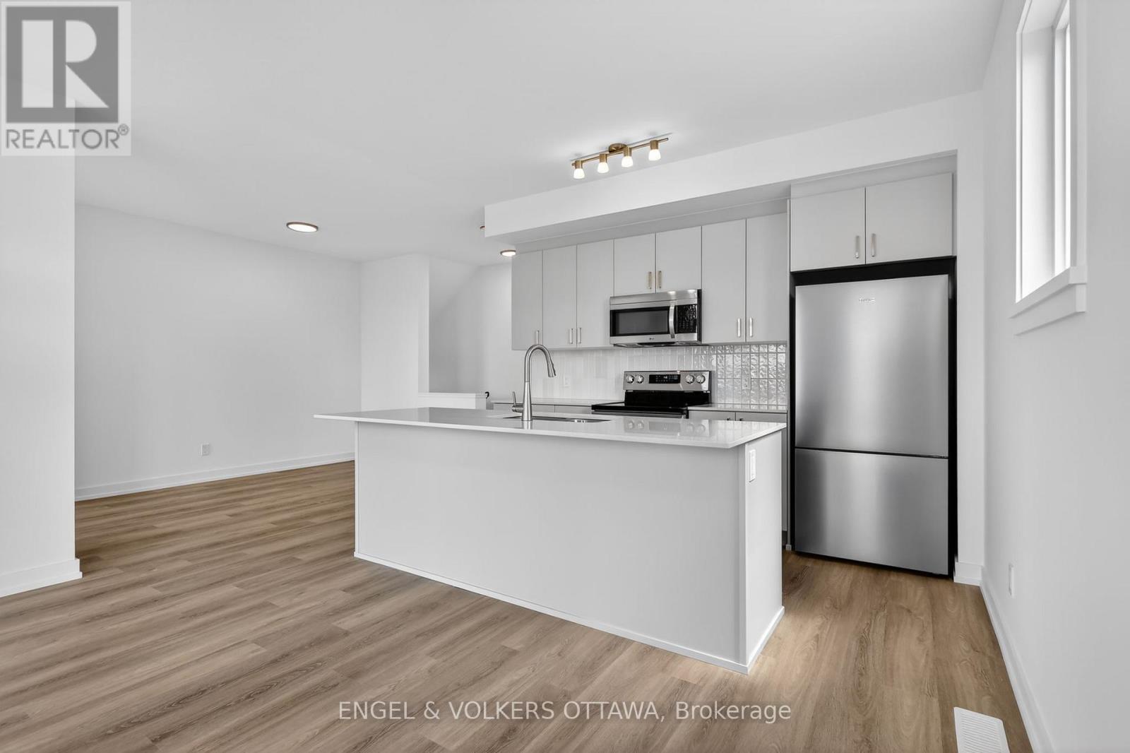2 Bed, 3 Bath House for Rent in Ottawa – 100 STARDUST PRIVATE, Ottawa – MLS# X13498656 - Image 6