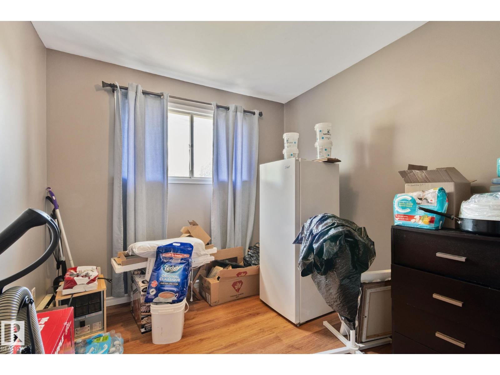 4624 48 AV NW — photo 11