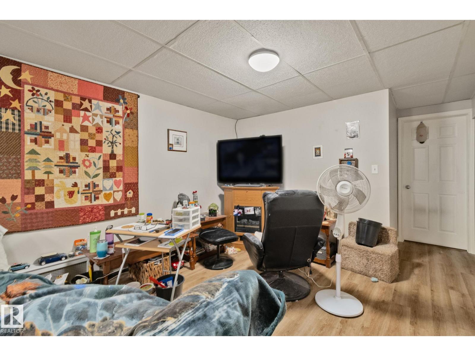 4624 48 AV NW — photo 23