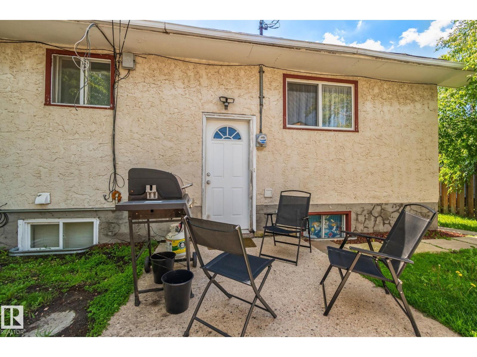 4624 48 AV NW — photo 31