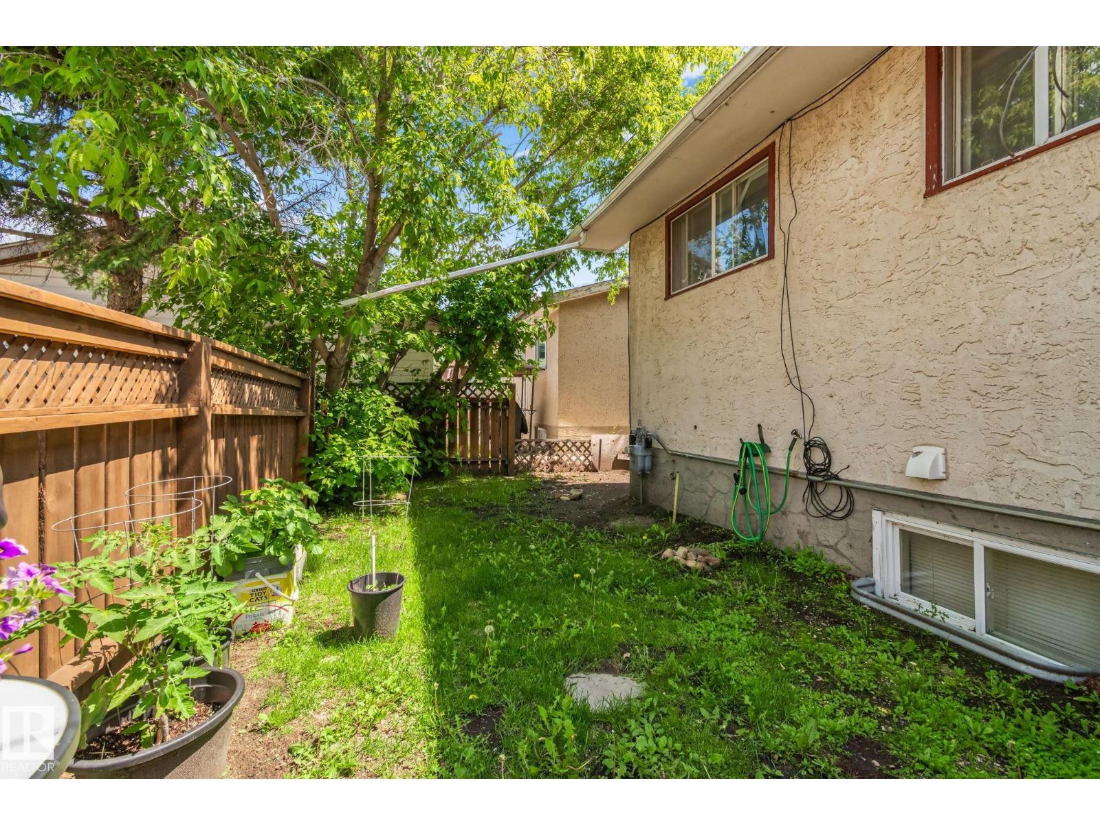 4624 48 AV NW — photo 32