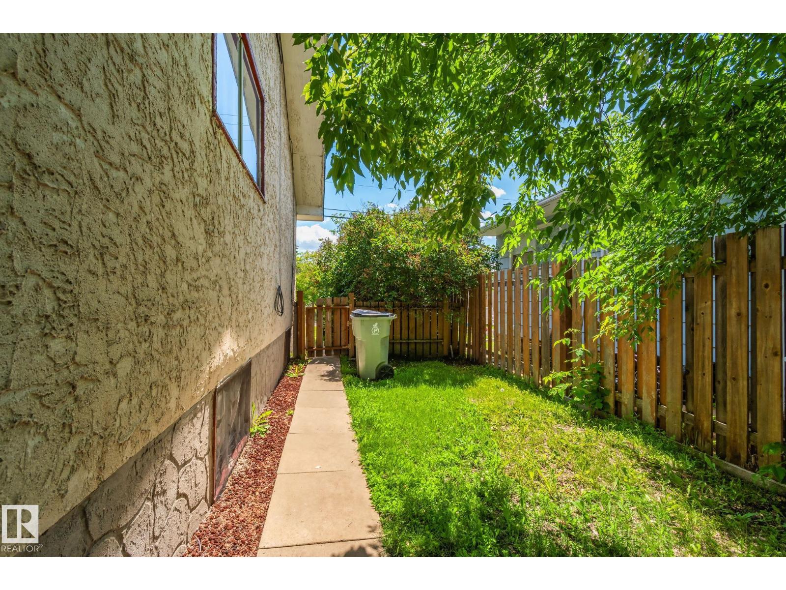 4624 48 AV NW — photo 36