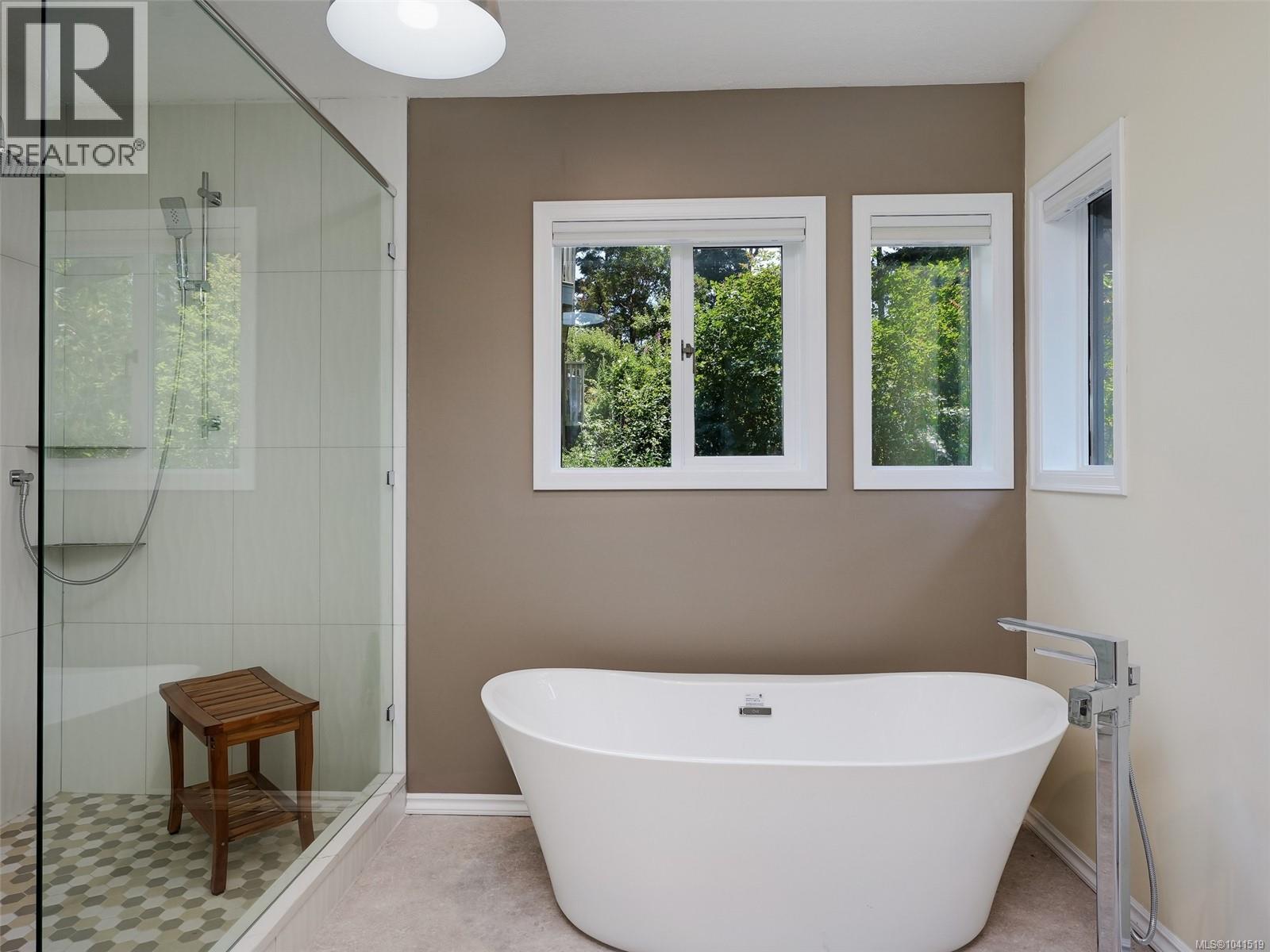  2745 Green Vale Avenue, Saanich