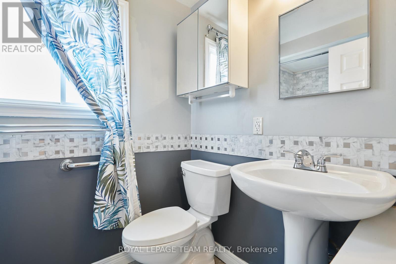 87 GRADY CRESCENT - 11