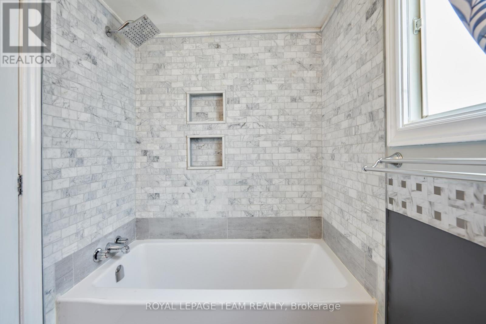 87 GRADY CRESCENT - 12