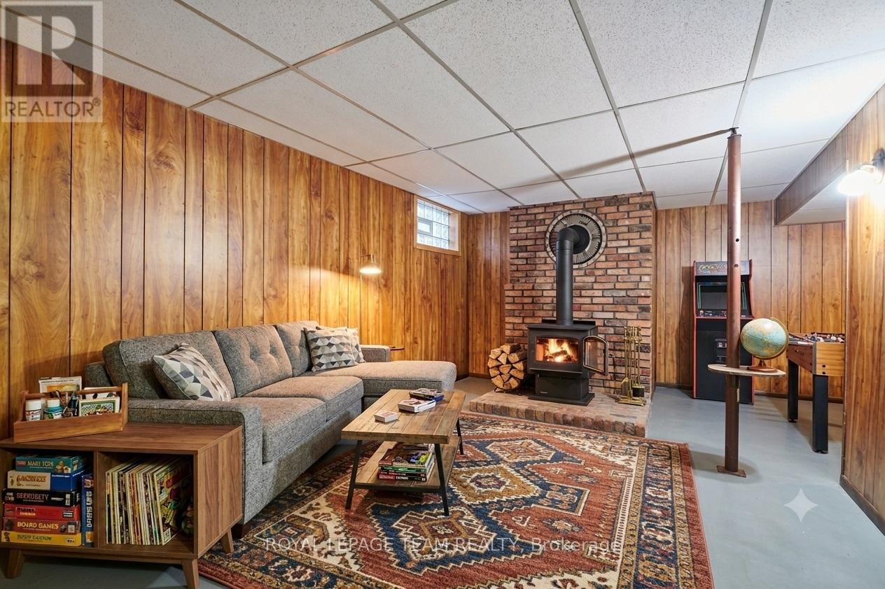 87 GRADY CRESCENT - 19