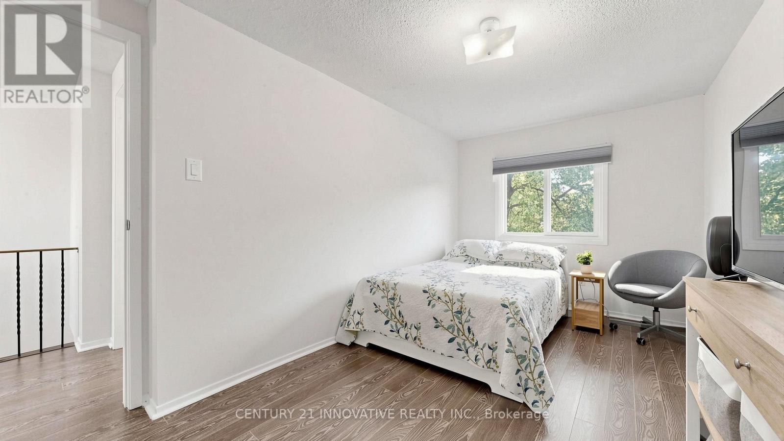#19 33 DUNDALK DRIVE - 31