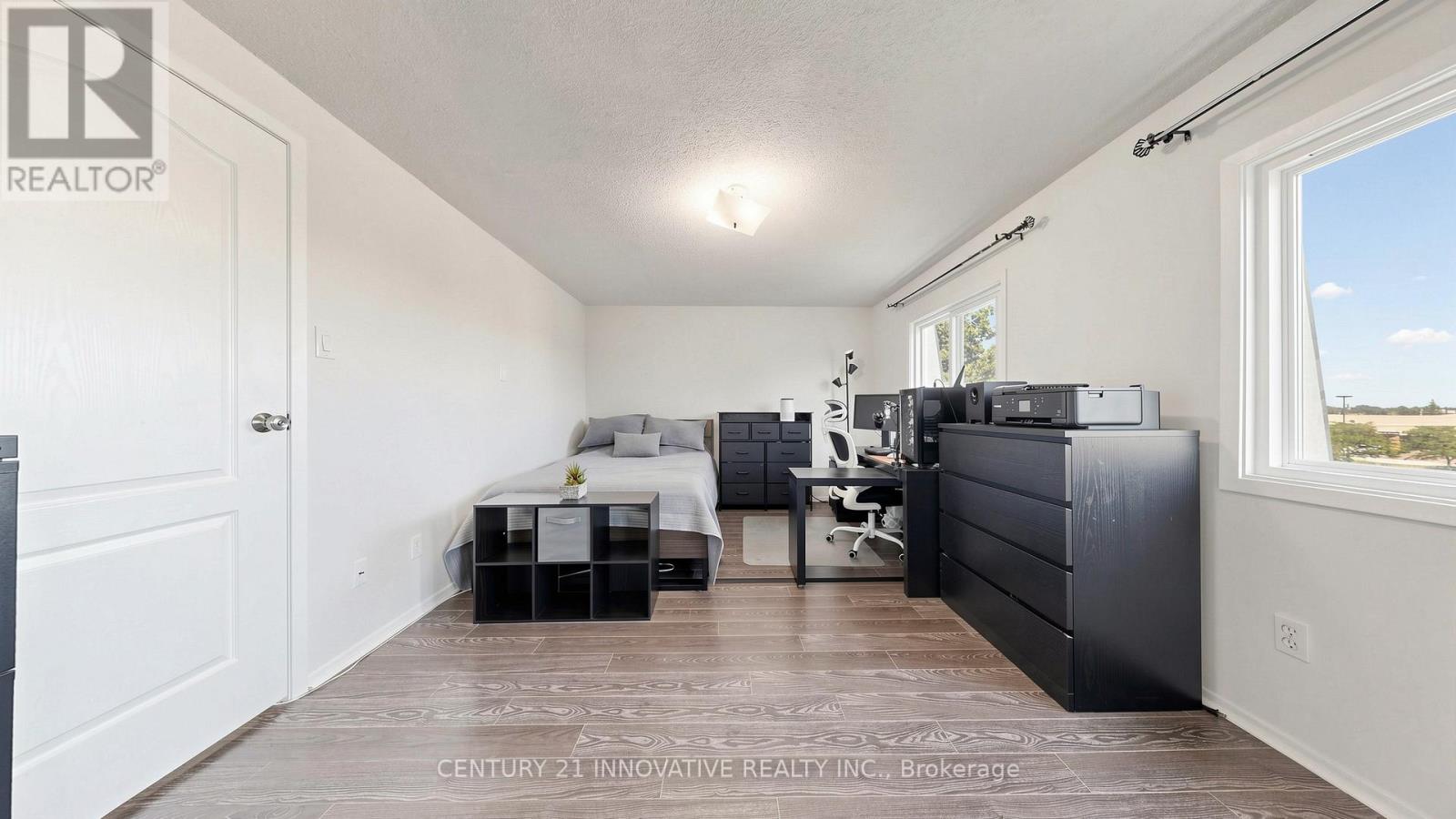 #19 33 DUNDALK DRIVE - 24