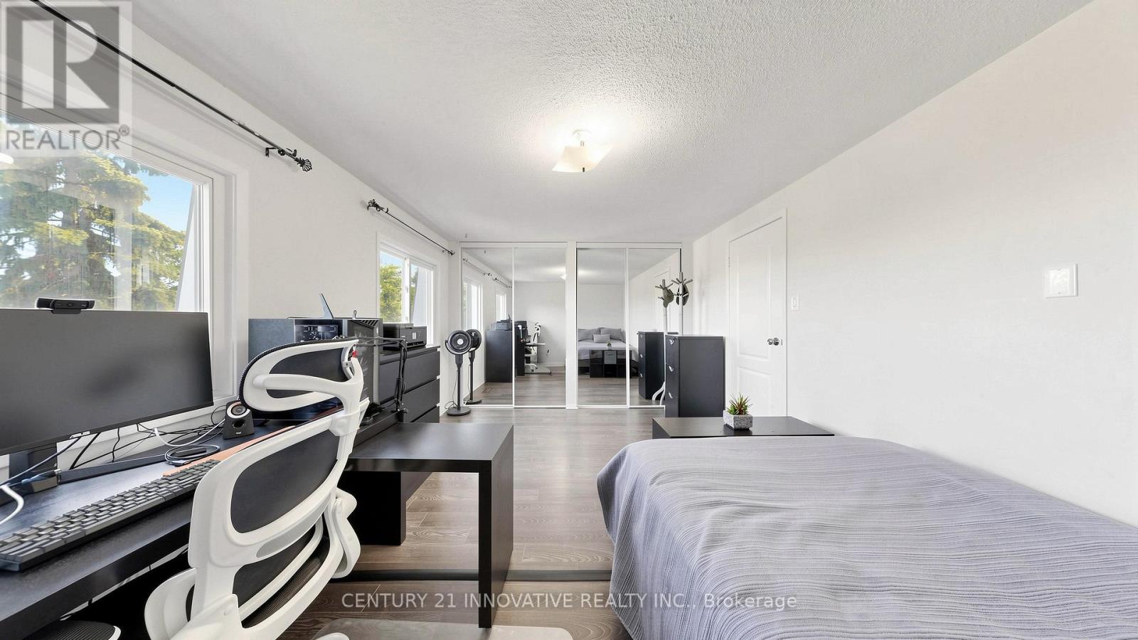 #19 33 DUNDALK DRIVE - 26