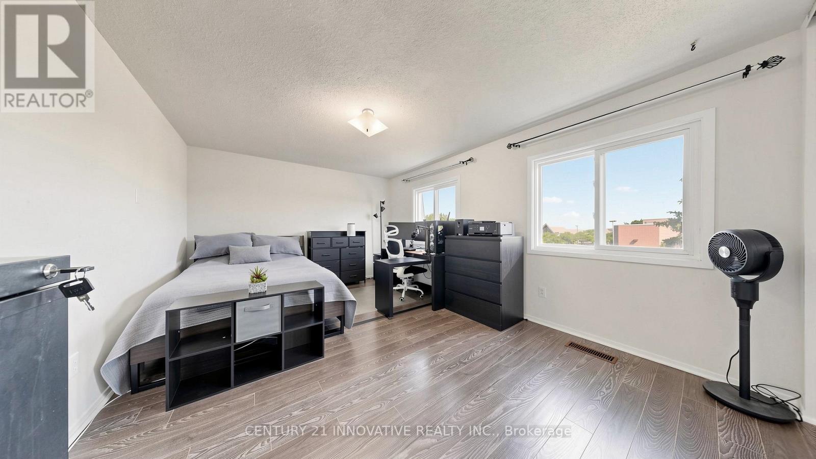 #19 33 DUNDALK DRIVE - 23
