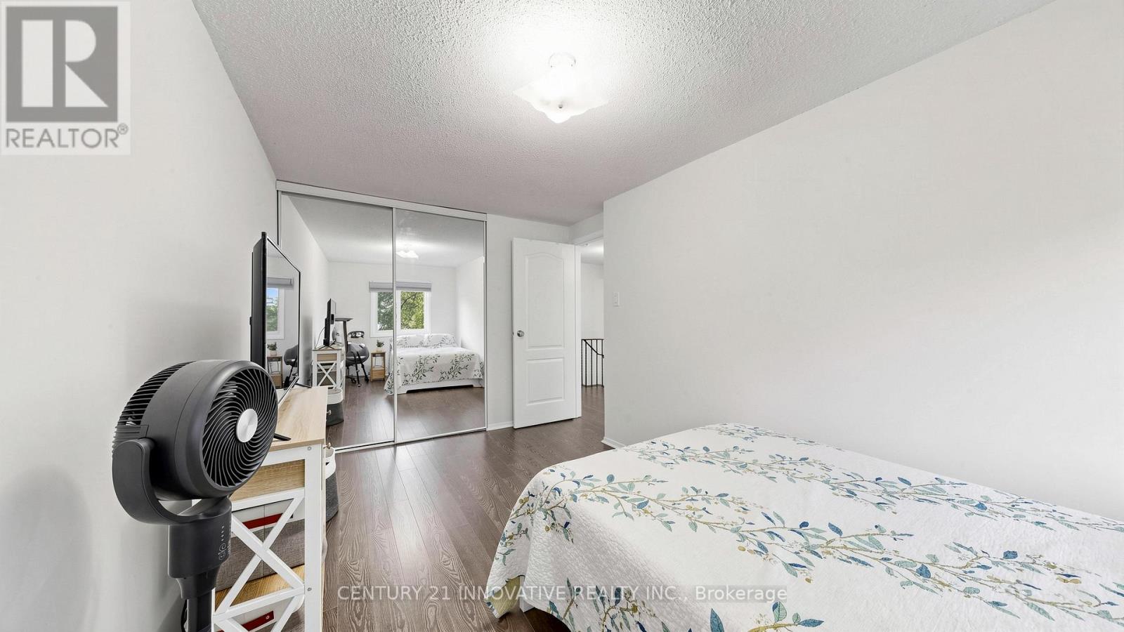 #19 33 DUNDALK DRIVE - 32