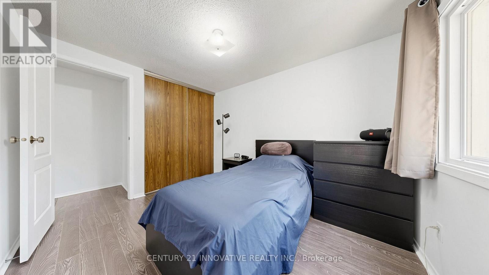 #19 33 DUNDALK DRIVE - 35