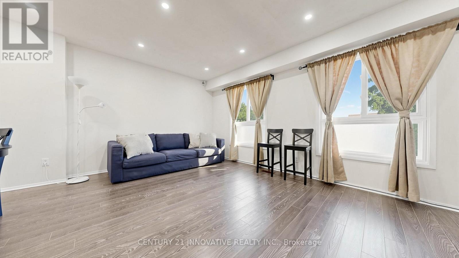 #19 33 DUNDALK DRIVE - 3