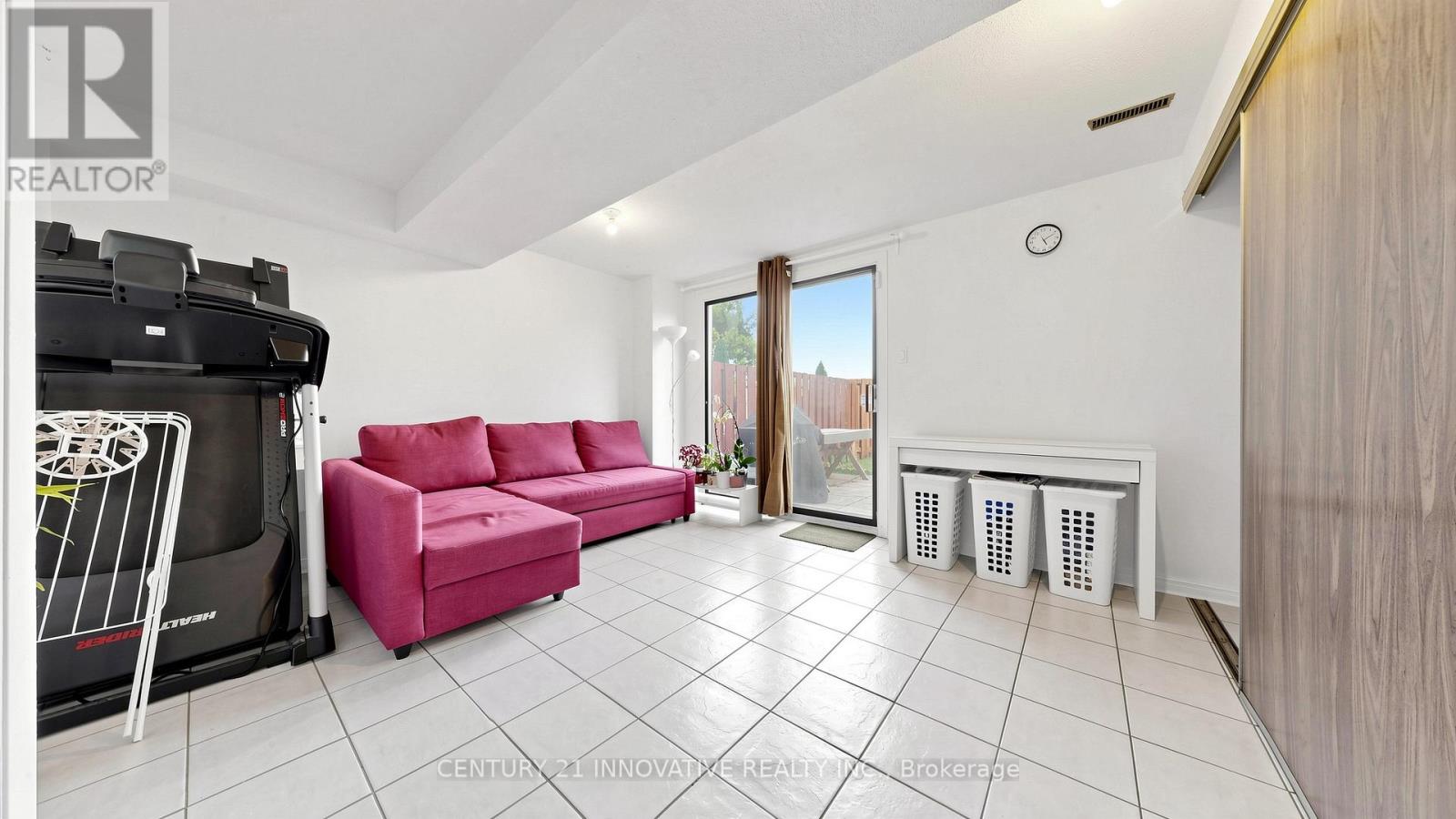 #19 33 DUNDALK DRIVE - 39