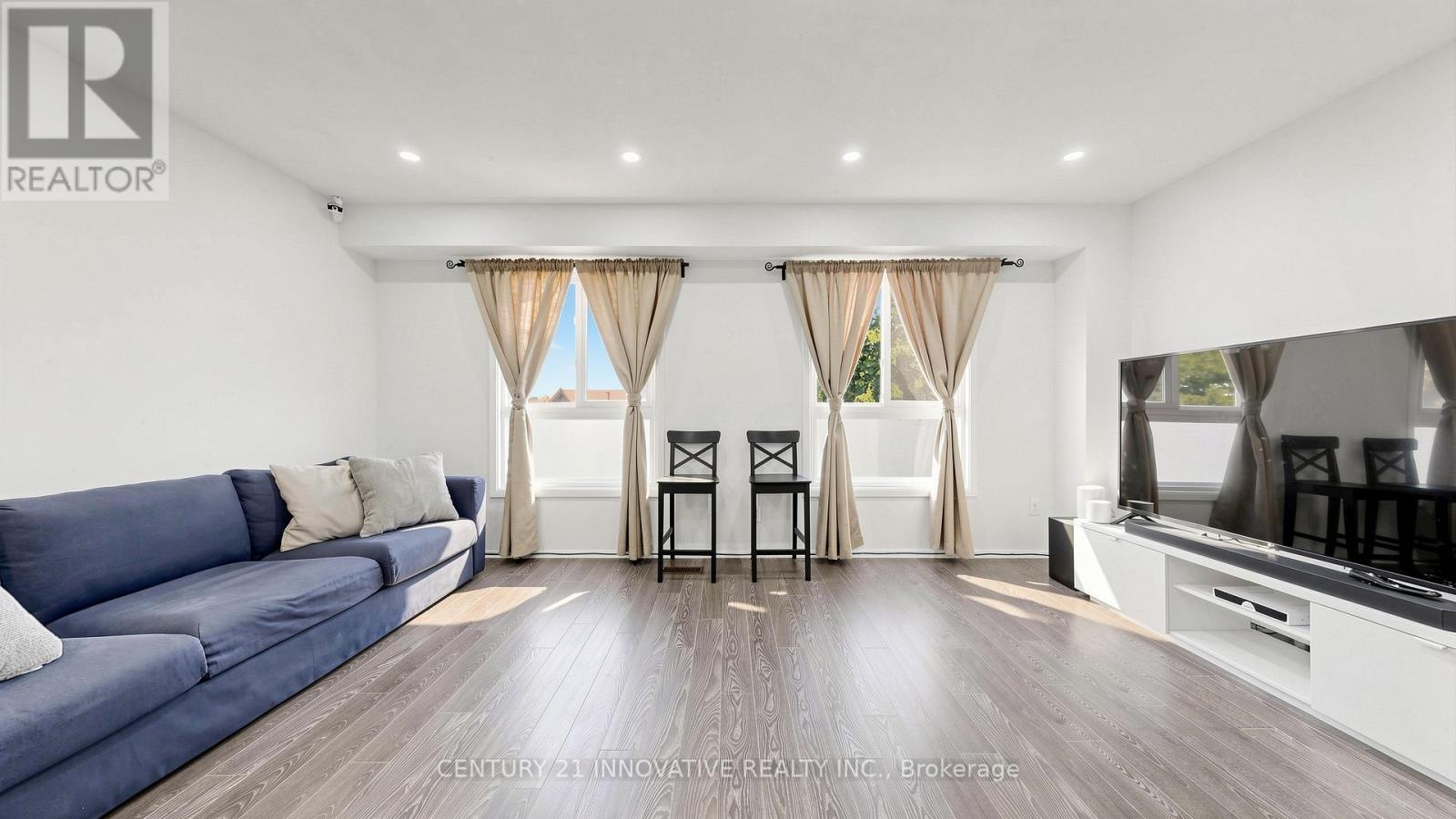 #19 33 DUNDALK DRIVE - 4