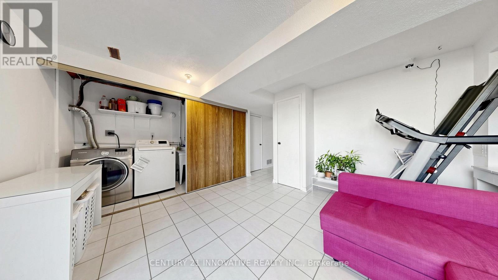 #19 33 DUNDALK DRIVE - 42