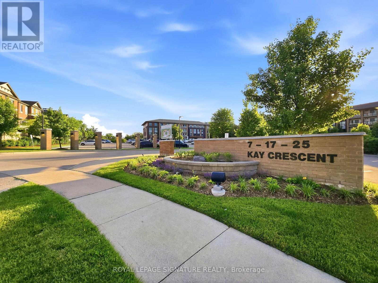 #LL08 25 KAY CRESCENT - 34