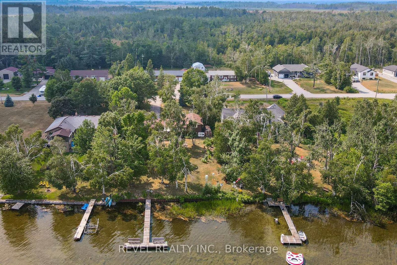 126 PINEWOOD BOULEVARD - 1