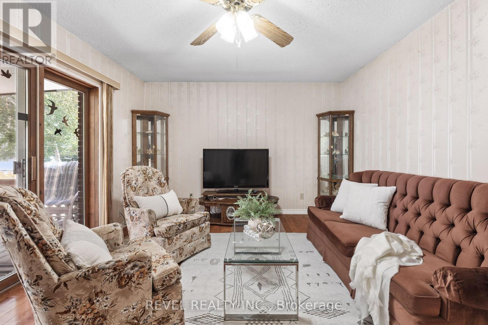 126 PINEWOOD BOULEVARD - 21