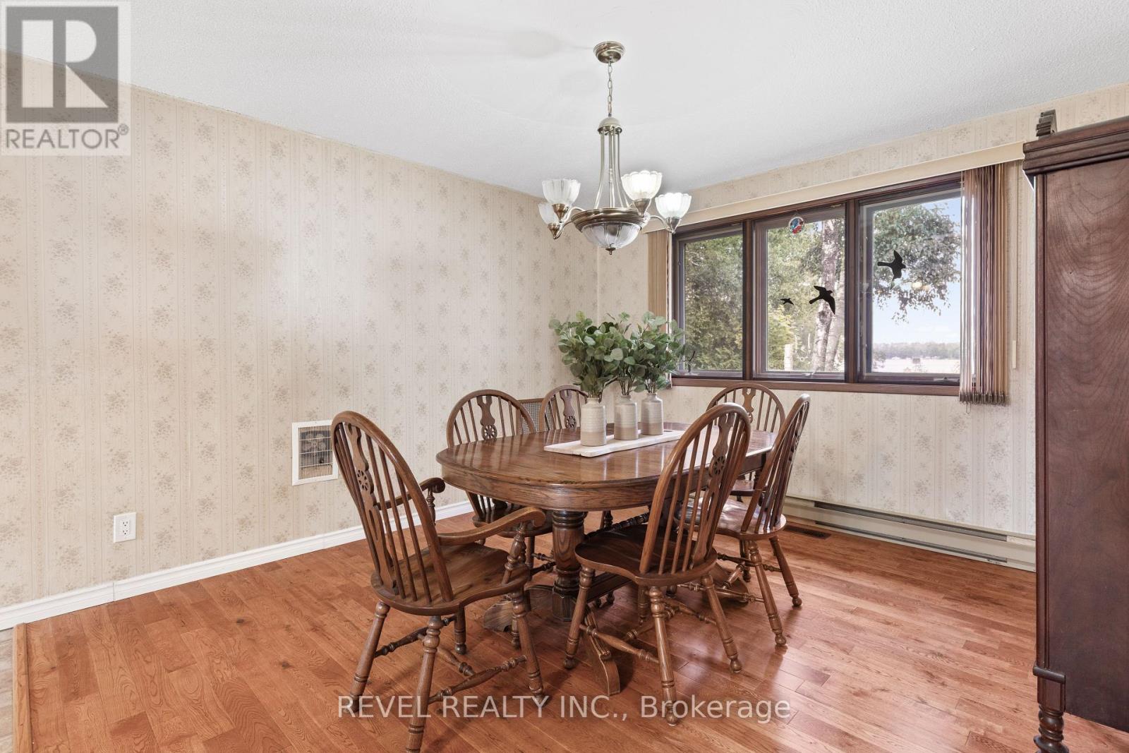126 PINEWOOD BOULEVARD - 19