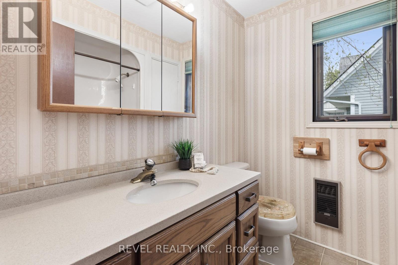 126 PINEWOOD BOULEVARD - 36