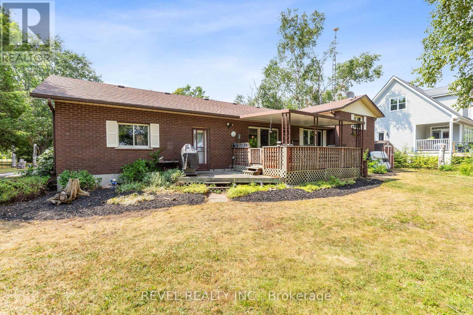 126 PINEWOOD BOULEVARD - 39