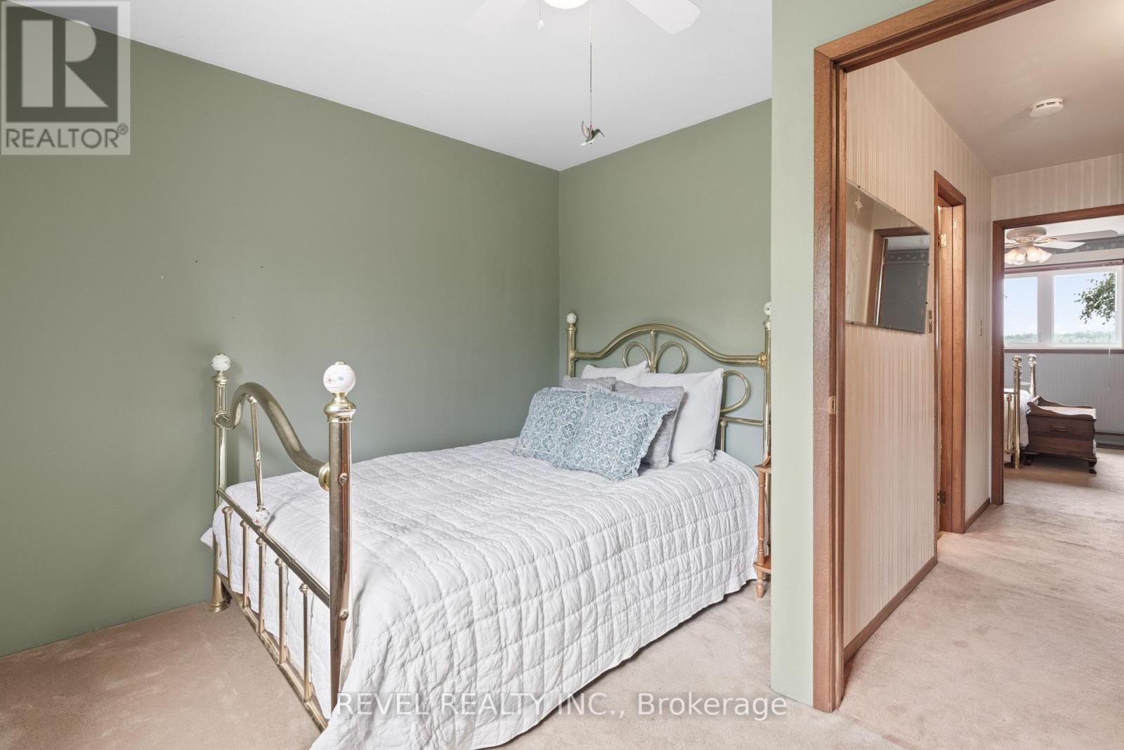 126 PINEWOOD BOULEVARD - 34