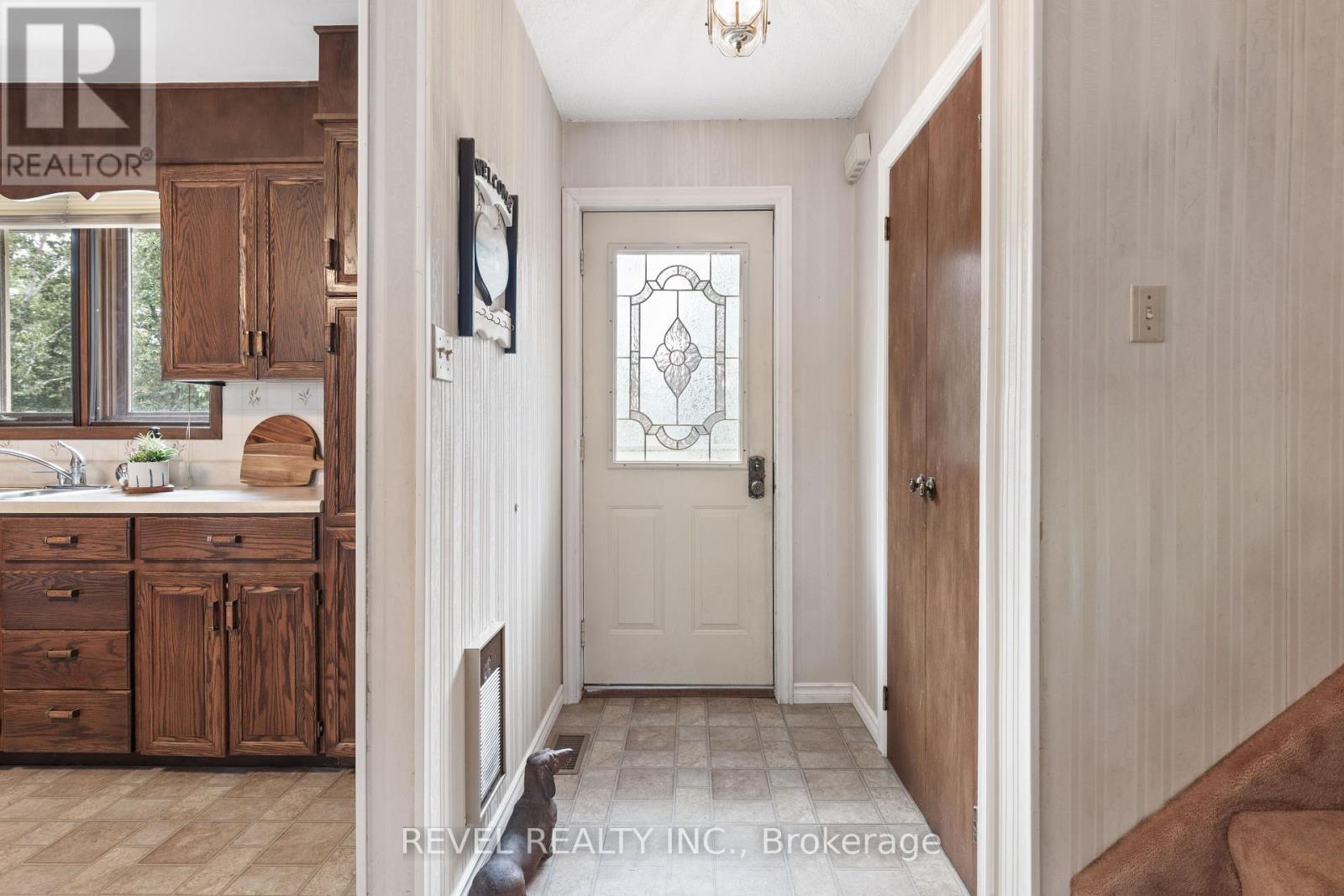 126 PINEWOOD BOULEVARD - 9