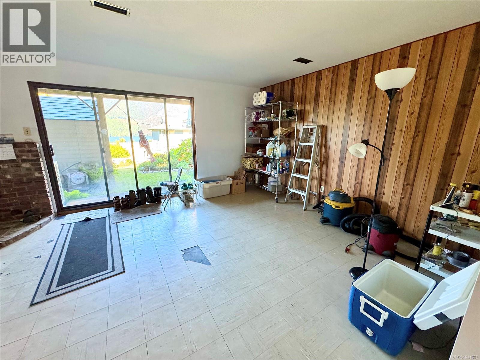 62 Clark Dr - 23