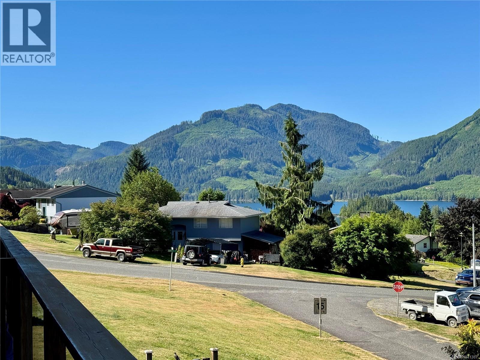 62 Clark Dr - 28