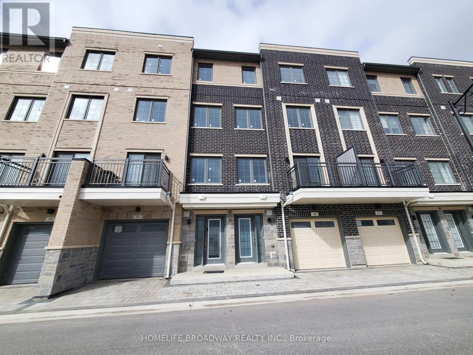 40 CLIPPERS CRESCENT - 1