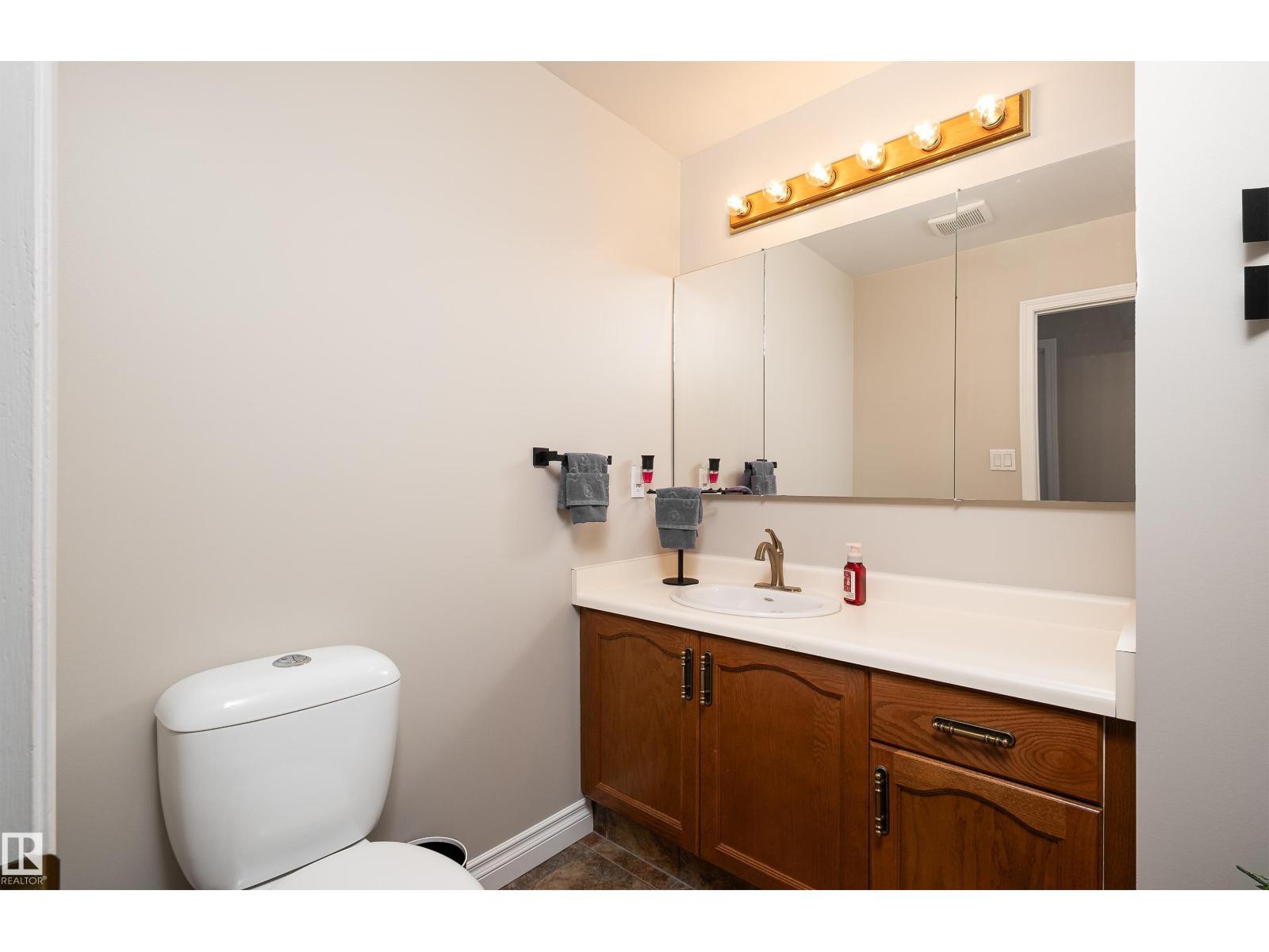 11028 11 AV NW — photo 24