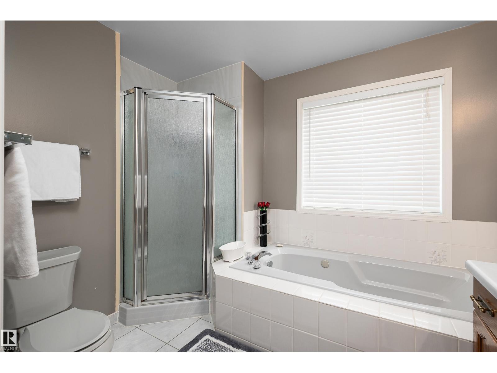 11028 11 AV NW — photo 31
